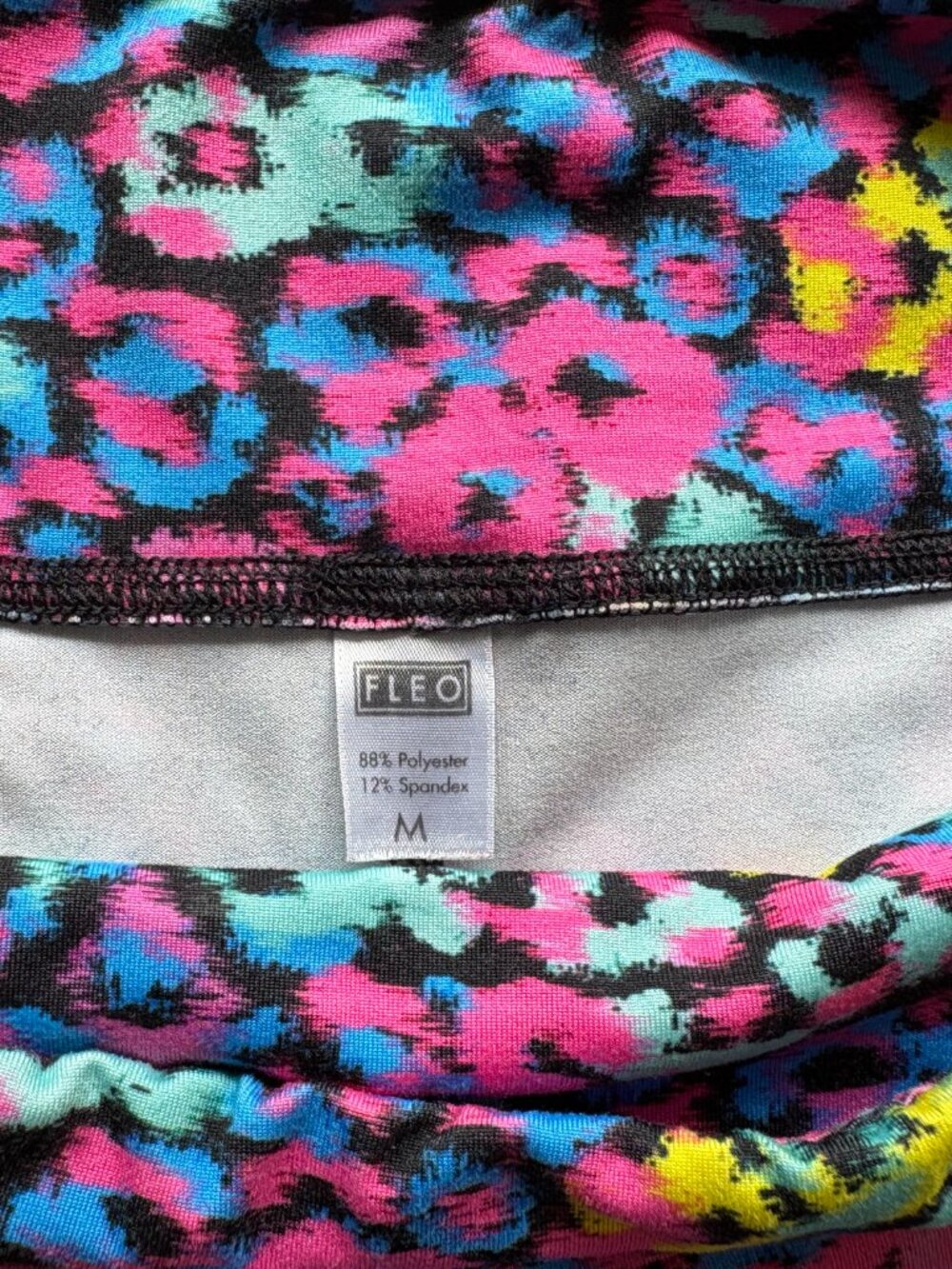 Medium Fleo Low Rise Shorts - Picture 4 of 4